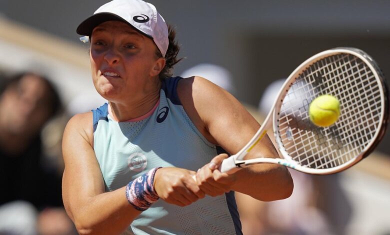 Swiatek downs svitolina in dubai gauff reaches quarter finals