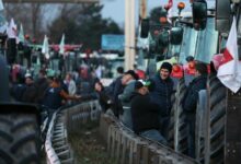 Fuming french farmers pile pressure on paris