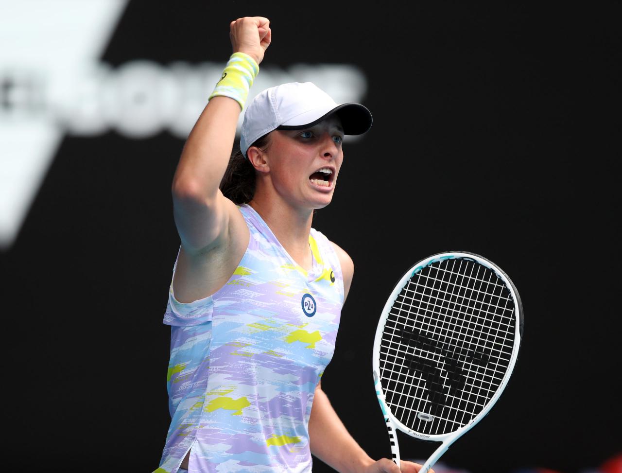 Swiatek downs svitolina in dubai gauff reaches quarter finals