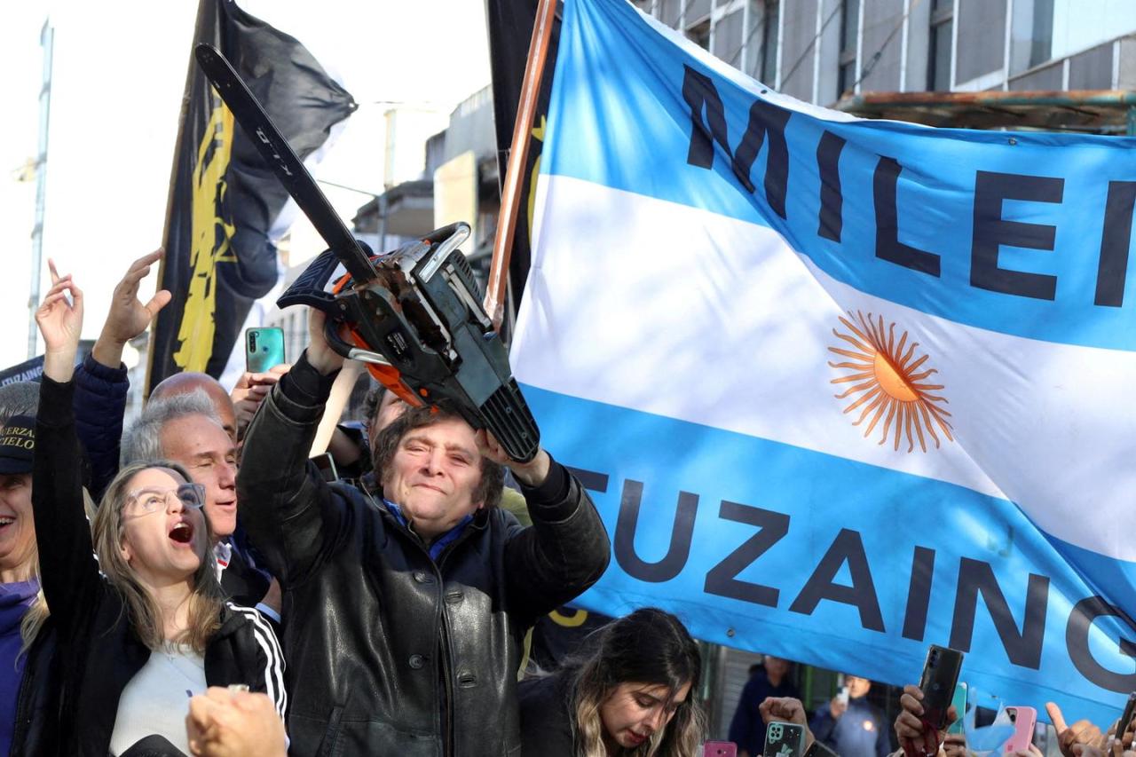 Protests in argentina as lawmakers debate milei s sweeping reform bill