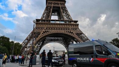 A car free eiffel tower zone paris mayor faces pushback