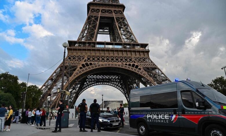 A car free eiffel tower zone paris mayor faces pushback