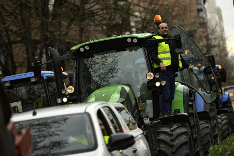 Unions join spanish farmer protests on third day