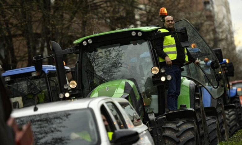 Unions join spanish farmer protests on third day