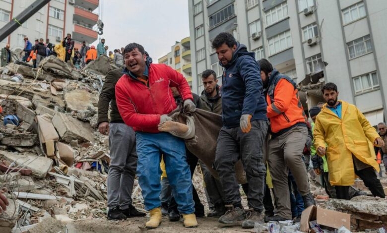 With hundreds of turkey s quake victims still missing families struggle to grieve