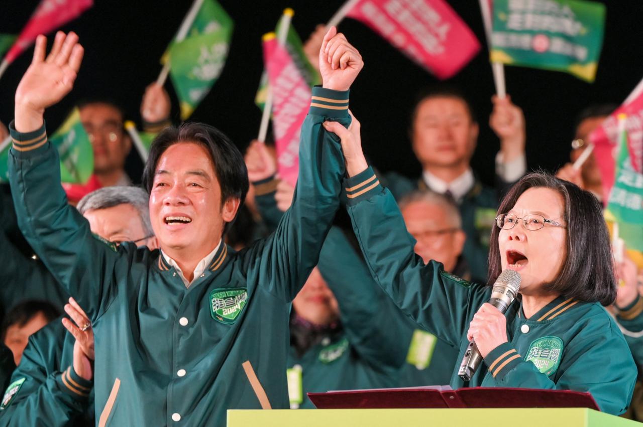 Taiwan parties mass for rallies on eve of pivotal vote