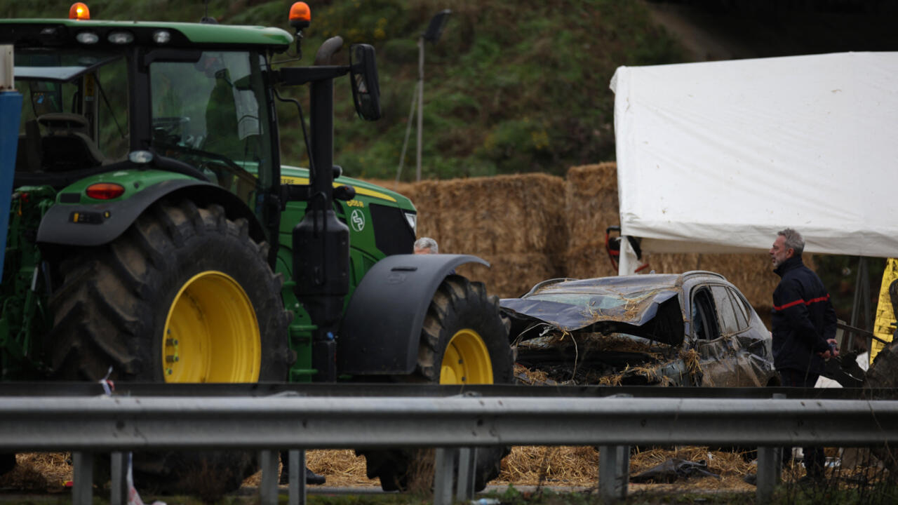 Two killed in roadblock collision as french farmers widen protests