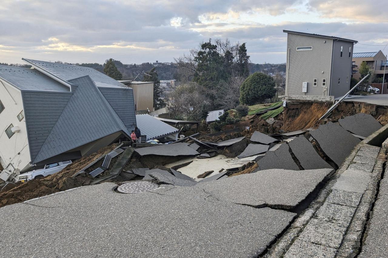 Japanese villages wait for help after quake