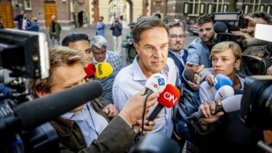 Dutch coalition talks close to collapse after key party pulls out