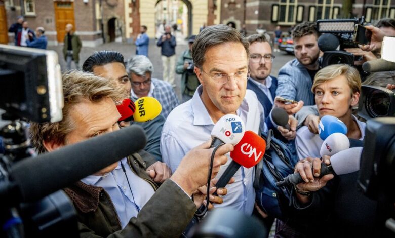 Dutch coalition talks close to collapse after key party pulls out