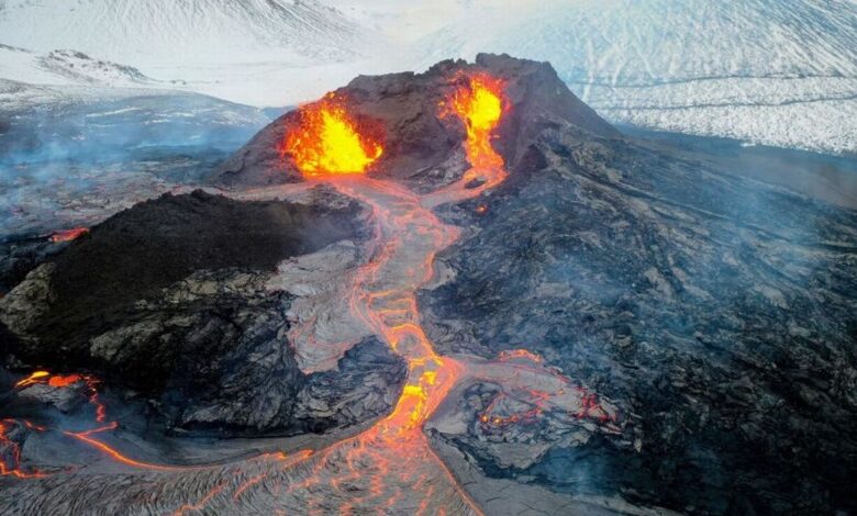 Icelandic town braces for more destruction after volcano eruption