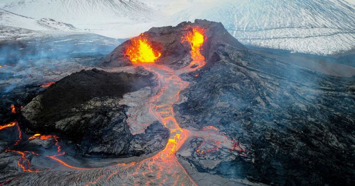 Icelandic town braces for more destruction after volcano eruption