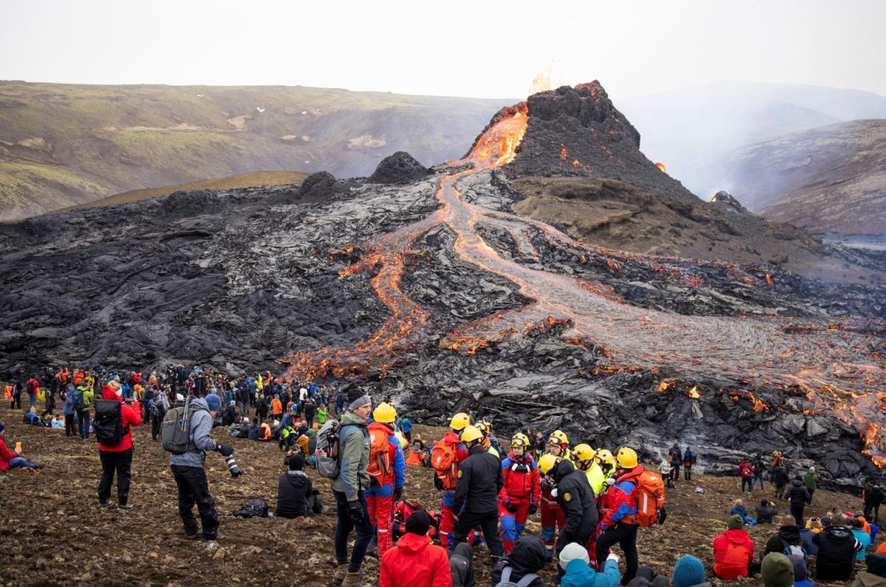 Volcano erupts in southwestern iceland nearby residents evacuated