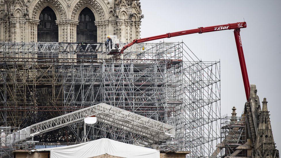 France begins to dismantle notre dame scaffolding