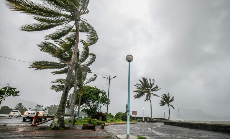 Cyclone belal causes heavy flooding in mauritius after battering reunion