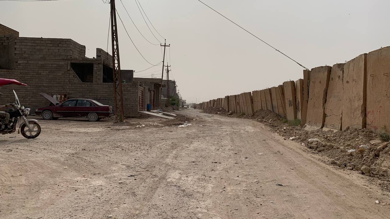 Years after civil war security wall holds back iraqi city