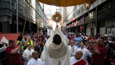 Philippine catholics swarm christ icon in feverish parade