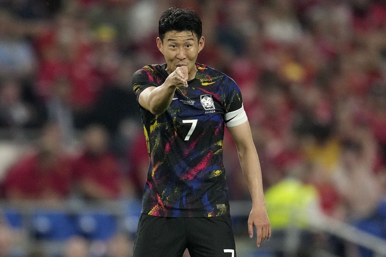 Knives out for klinsmann after south korea s shameful asian cup exit