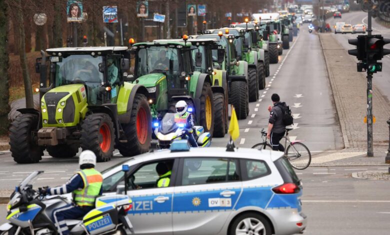 French farmers block highways around paris as protest reach capital