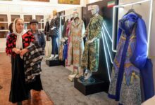 Iran plays on colour at fashion exhibition