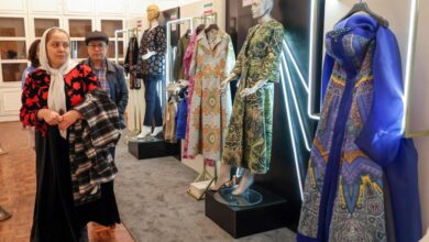 Iran plays on colour at fashion exhibition