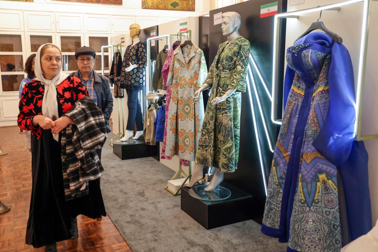 Iran plays on colour at fashion exhibition