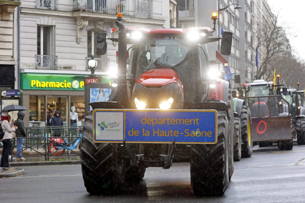 French farmers pile pressure on govt to provide answers on aid regulation