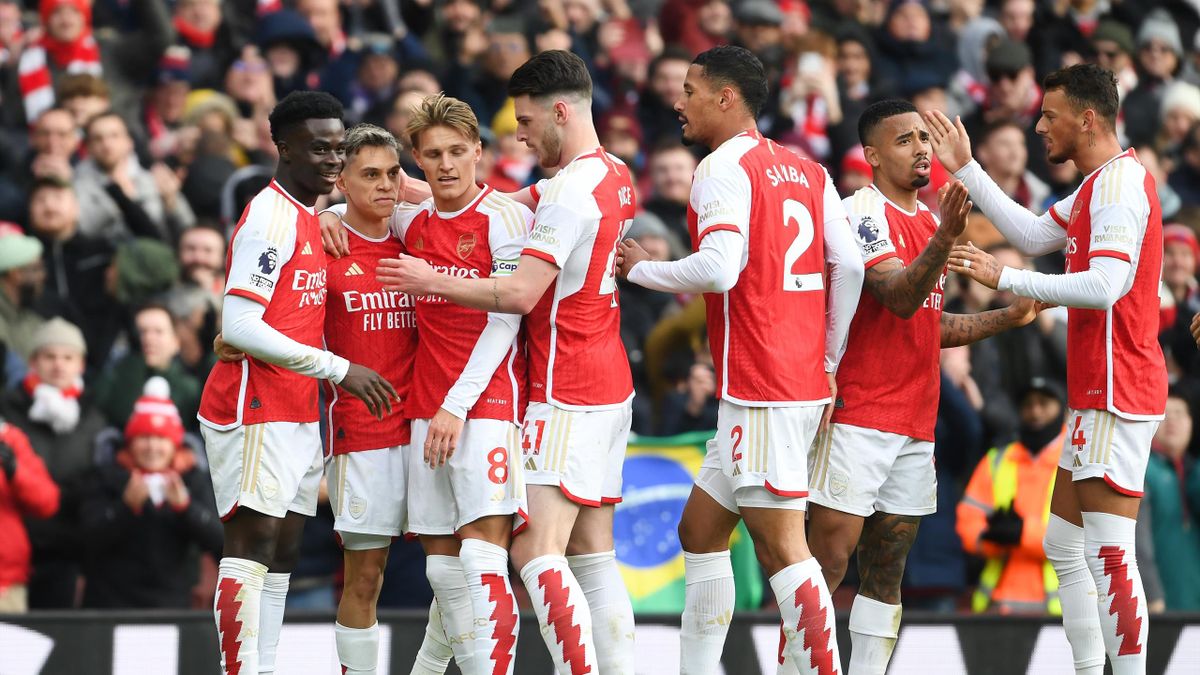 Arsenal thrash crystal palace to ease back to winning ways