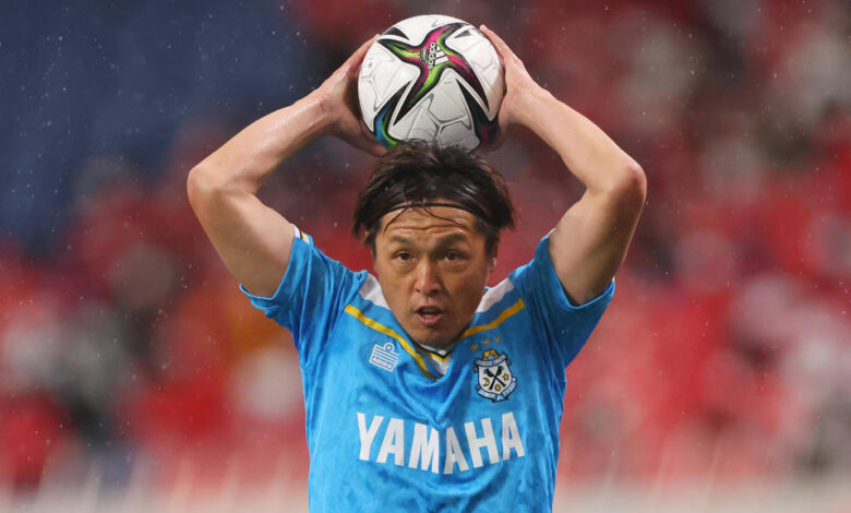 Japan s veteran football star endo retires