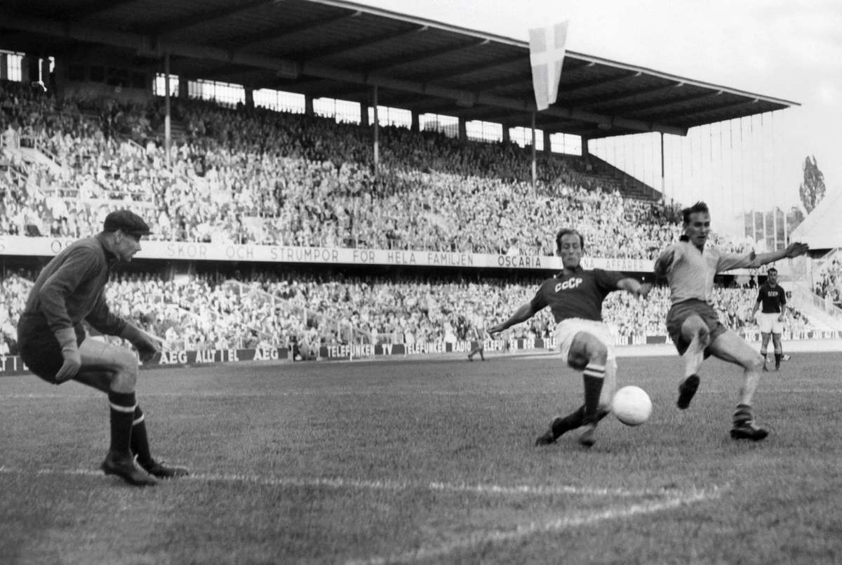 Sweden and fiorentina icon hamrin dies aged 89