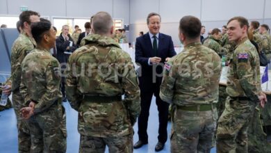 Uk s cameron stresses balkan peace on visit to kosovo