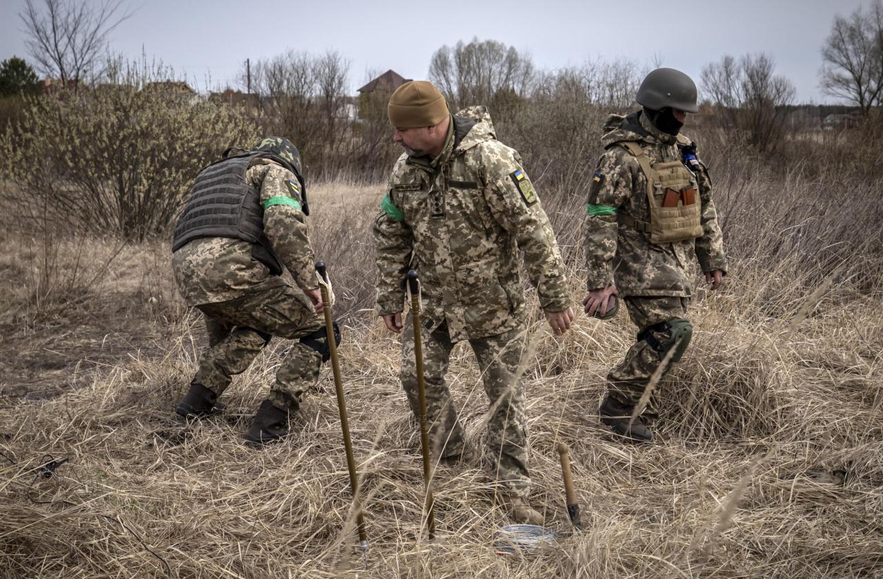 Definitely a trap ukraine s sappers face new dangers