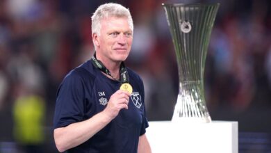 Moyes undecided over west ham future despite offer of new deal