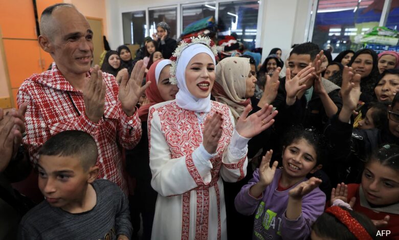 We love life gaza couple celebrate wartime wedding