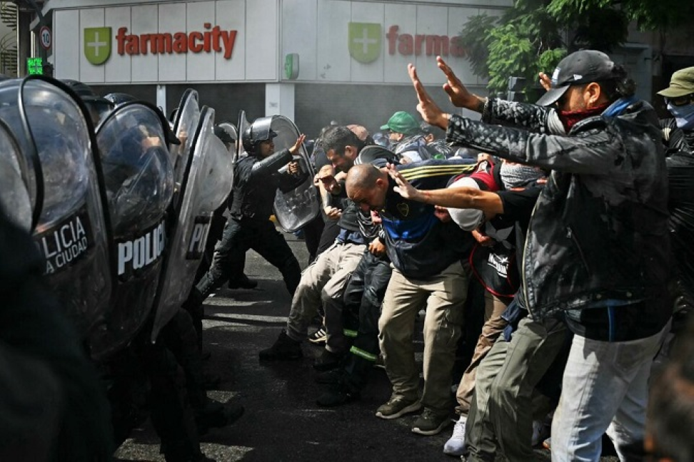 Thousands protest as hunger grows amid argentine austerity