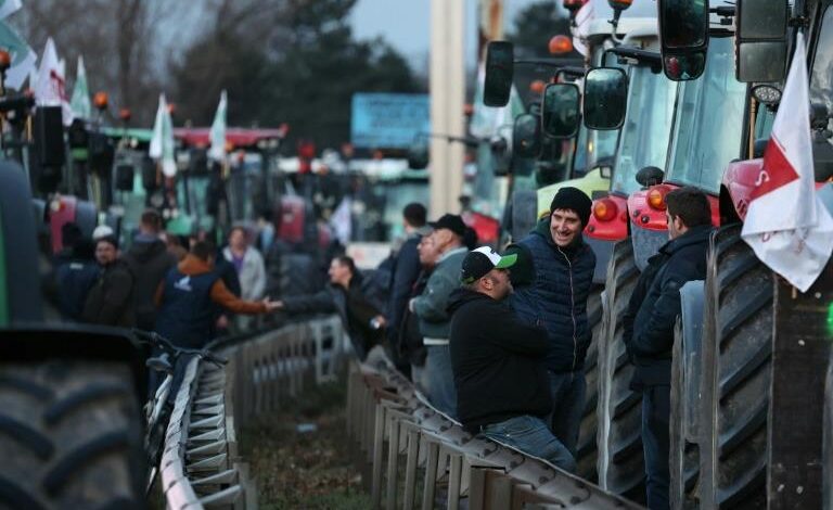 Fuming french farmers pile pressure on paris