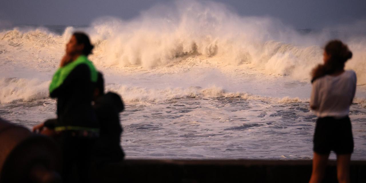 Reunion island residents hunker down as cyclone belal storms in