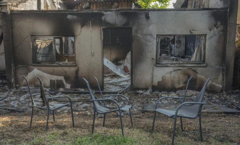 Israel some residents return to kibbutz near gaza