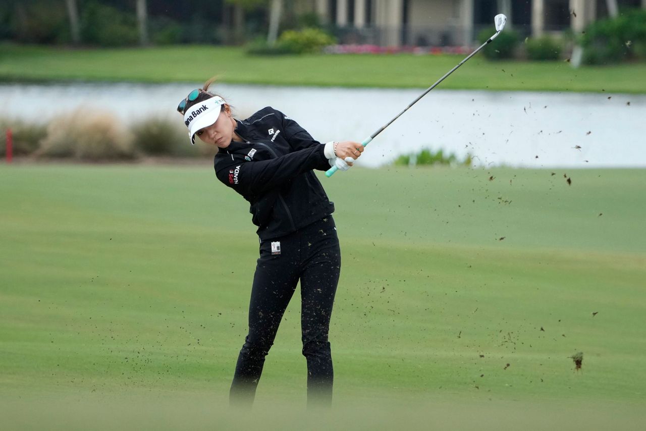 Ko grabs two stroke lead at lpga tournament of champions