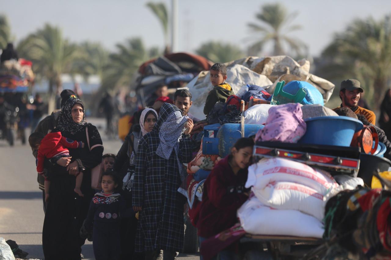 Trapped in gaza s south displaced palestinians languish in winter
