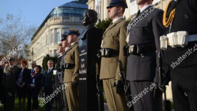 Polish ex ministers head for jail as police swoop on presidential palace