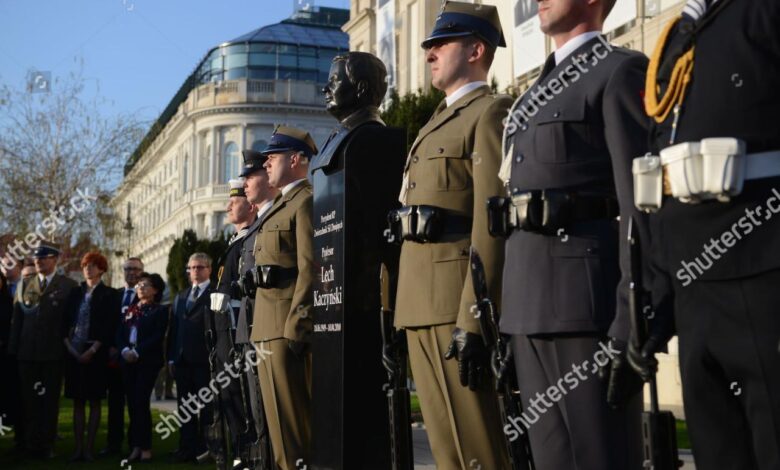 Polish ex ministers head for jail as police swoop on presidential palace