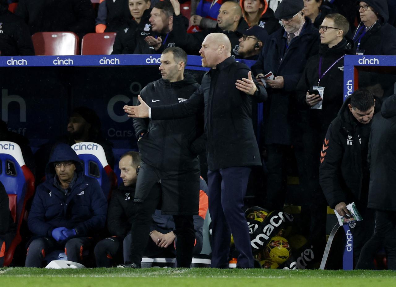 Calvert lewin sent off as everton hold palace in fa cup