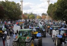 Protesting farmers block major roads into paris in siege of french capital