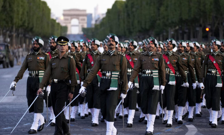 India fetes macron at annual military parade as france aims to strengthen strategic ties