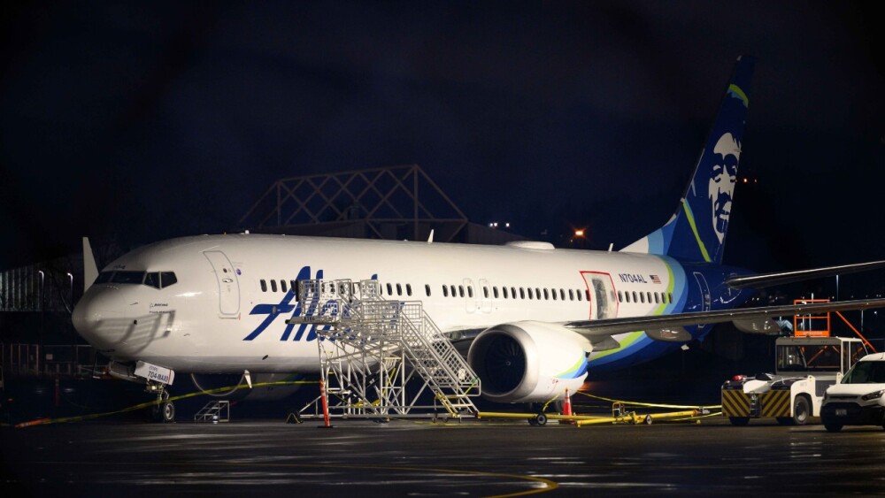Probe suggests blown out boeing jet panel had missing bolts