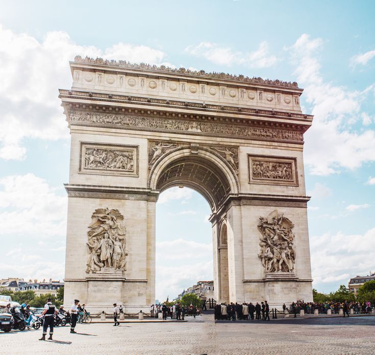 Strikes shut doors at world renowned french monuments