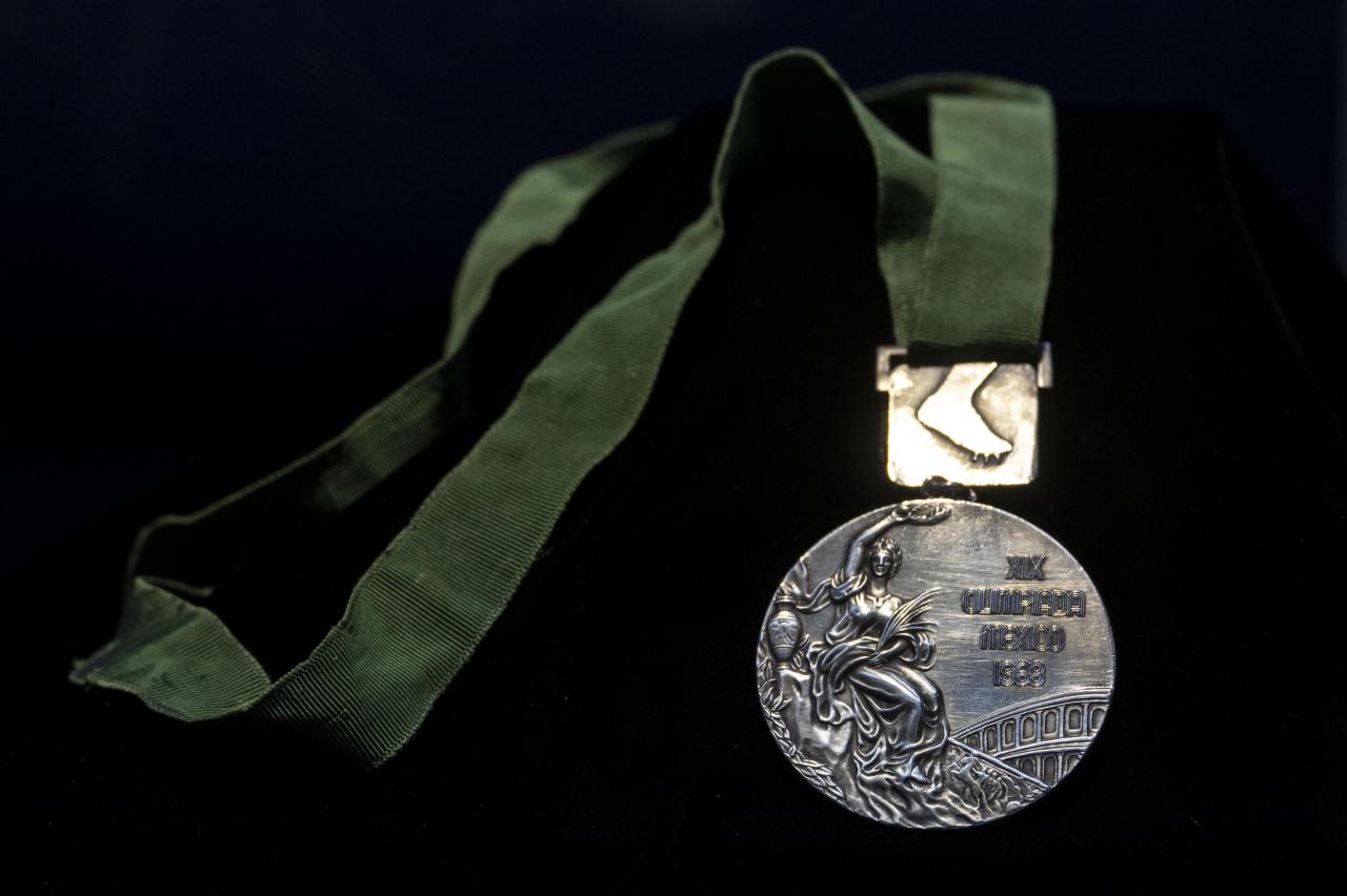 Bob beamon s jump of the century olympic gold sells for 441 0