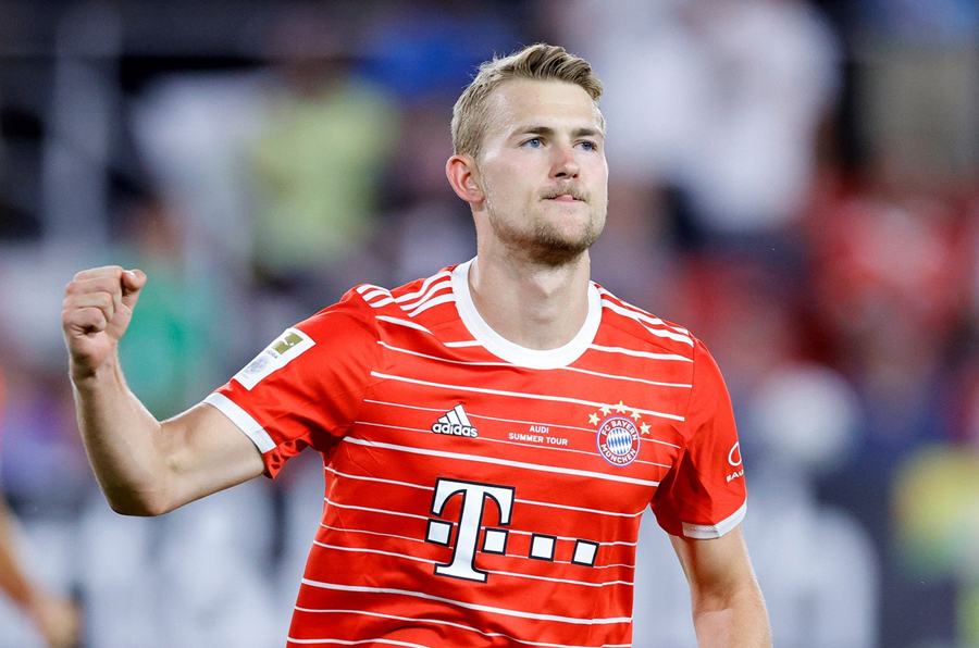 Bayern s de ligt and dier in squad for bremen clash