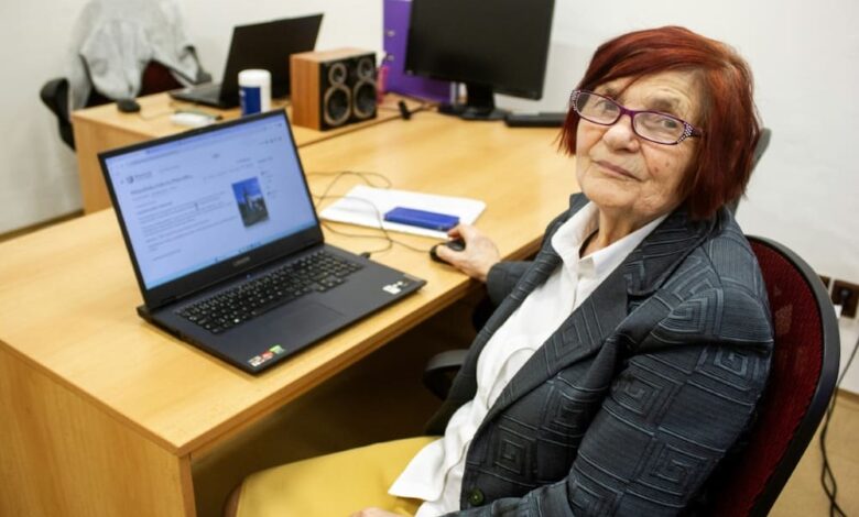 Senior czechs refine wikipedia as retirement hobby